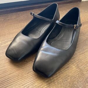 Massimo Dutti Black Leather Flats